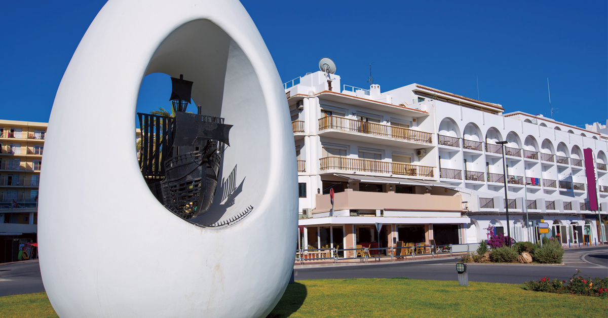 rotonda del puerto de sant antoni de portmany