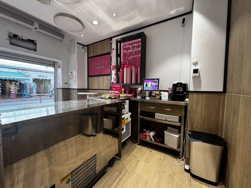 Ice cream shop in Av. San Jaume, Santa Eularia