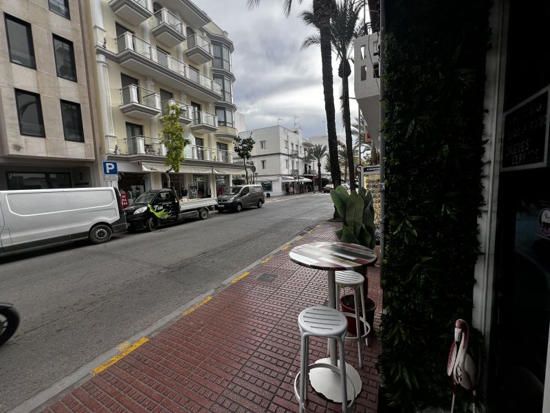 Negocio de comida rapida para llevar en Av. San Jaume