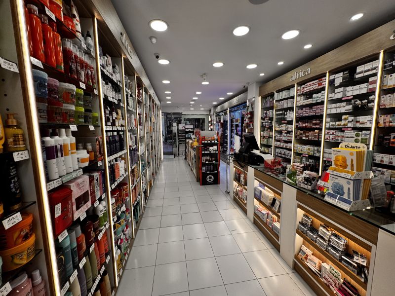 -EN TRASPASO- Local en pasaje Metge Antoni Serra