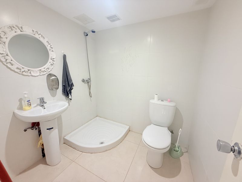 Local comercial con cuarto frio en Is. Macabich