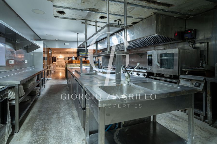 -EN VENTA- RESTAURANTE EN PRIMERA LINEA MAR CALA TARIDA