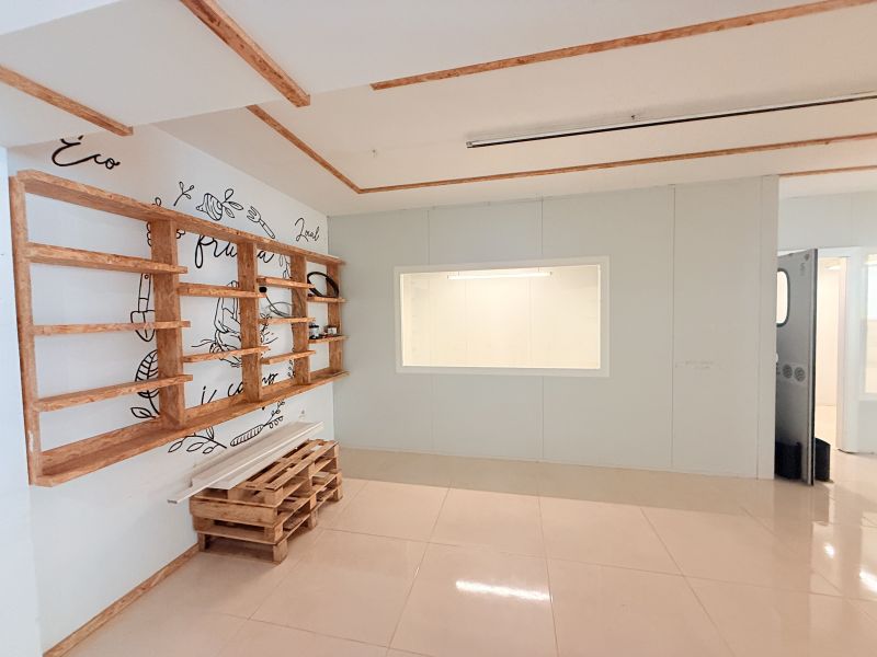 Local comercial con cuarto frio en Is. Macabich