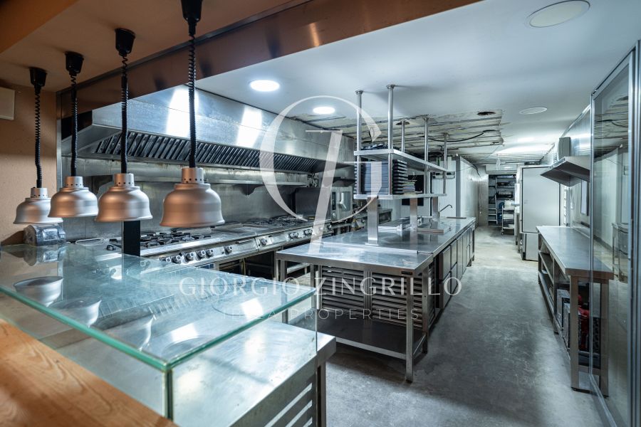 -EN VENTA- RESTAURANTE EN PRIMERA LINEA MAR CALA TARIDA