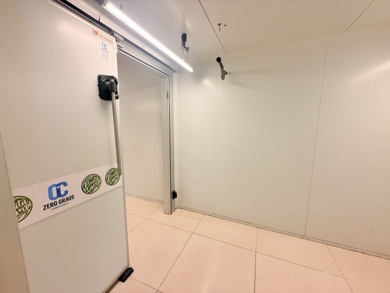 Local comercial con cuarto frio en Is. Macabich