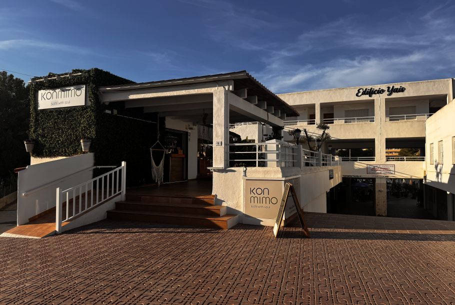 -ON SALE/ON RENT- Premises with bar restaurant licence in calle Valencia