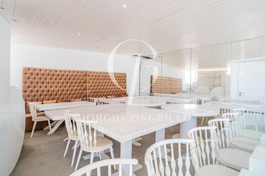 -EN VENTA- RESTAURANTE EN PRIMERA LINEA MAR CALA TARIDA