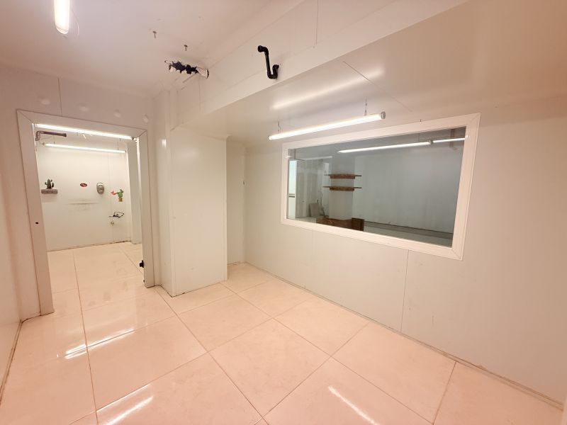 Local comercial con cuarto frio en Is. Macabich