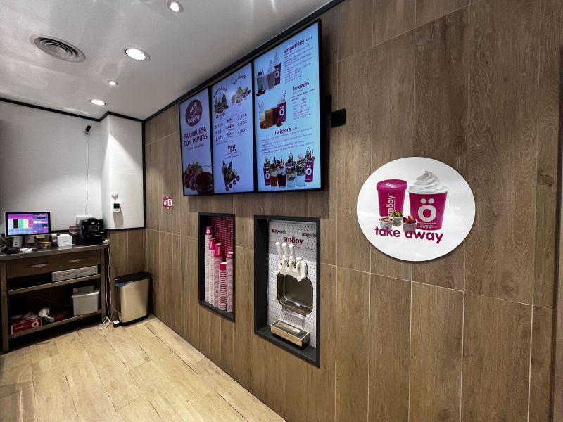 Ice cream shop in Av. San Jaume, Santa Eularia