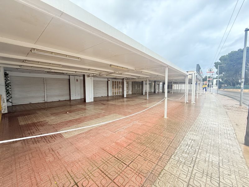 Local comercial en cala de Bou