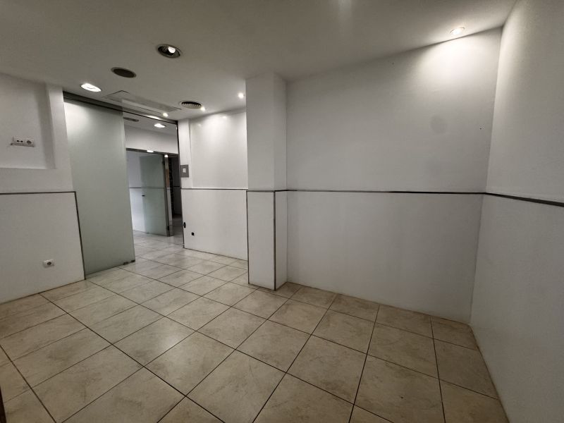-EN ALQUILER- Local comercial en Ignacio Wallis