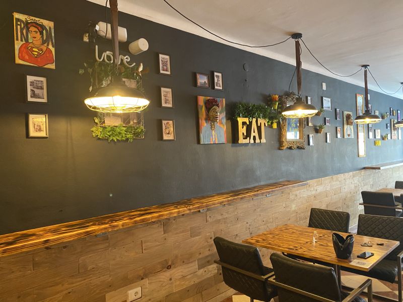 -EN TRASPASO- Bar restaurante en calle Bisbe Abad y Lasierra