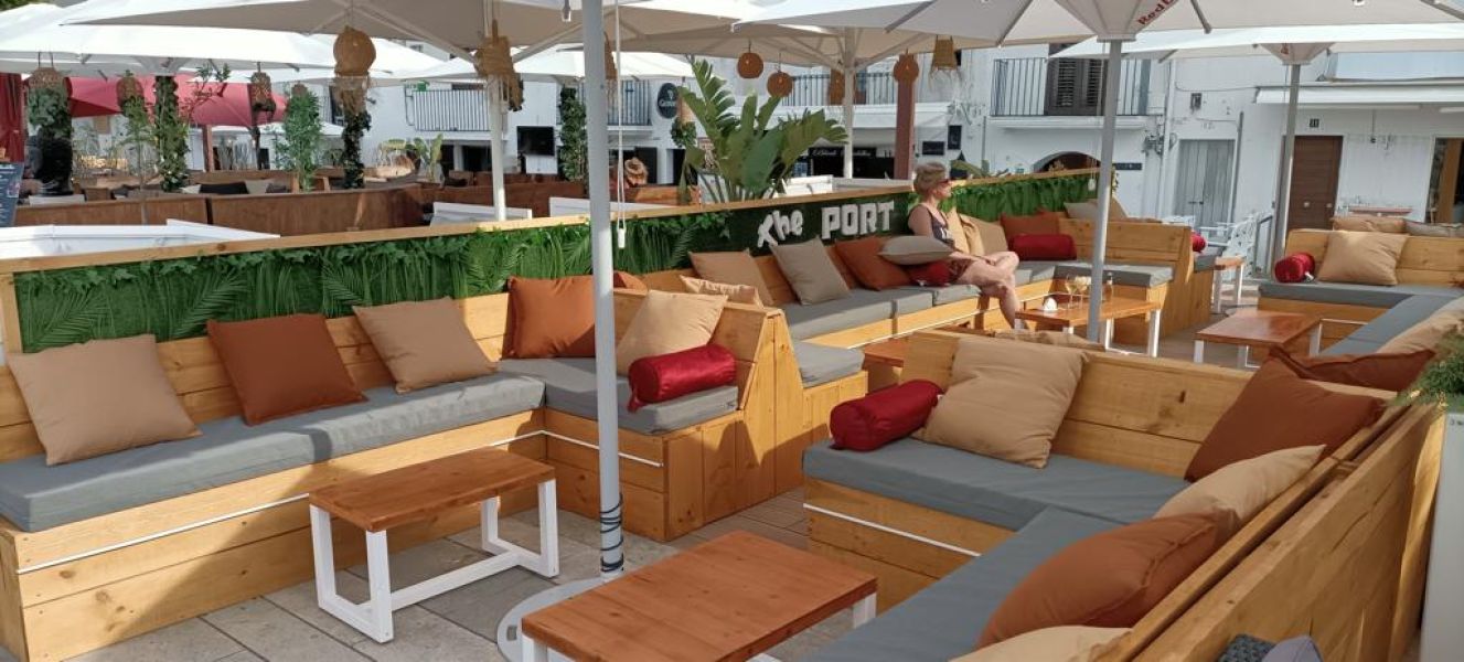 -EN TRASPASO- Bar de copas de Av. Andanes (primera linea puerto)