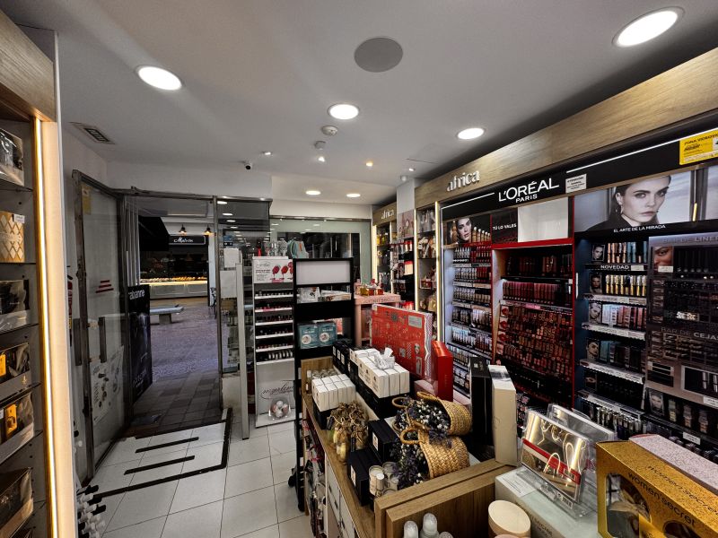 -EN TRASPASO- Local en pasaje Metge Antoni Serra