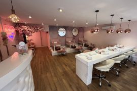 Nail salon next to Paseig des Fonts