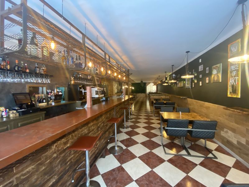 -EN TRASPASO- Bar restaurante en calle Bisbe Abad y Lasierra