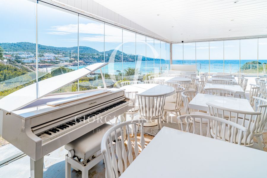 -EN VENTA- RESTAURANTE EN PRIMERA LINEA MAR CALA TARIDA