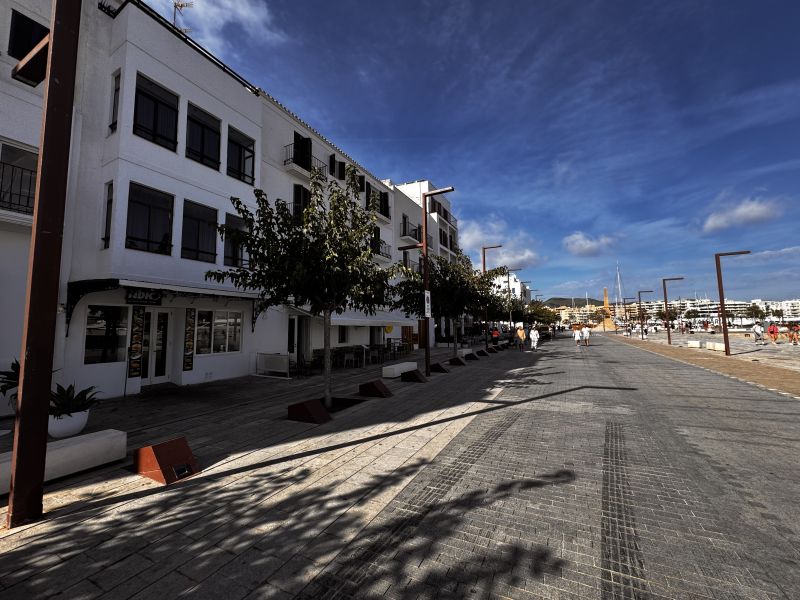 -EN TRASPASO- Local en Av. Andanes (primera linea puerto)