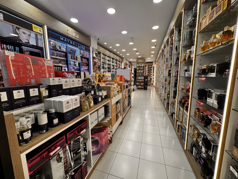 -EN TRASPASO- Local en pasaje Metge Antoni Serra