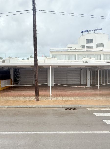 Premises first line sea cala de Bou