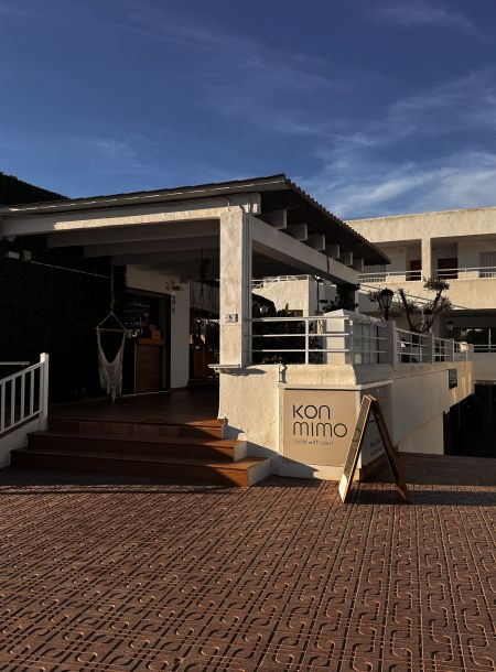 -ON SALE/ON RENT- Premises with bar restaurant licence in calle Valencia