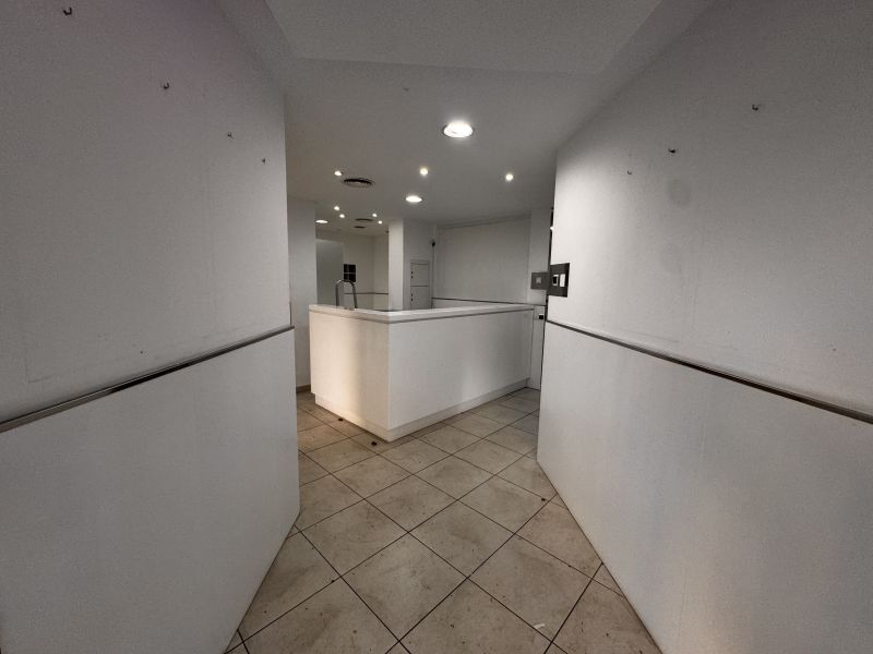 -EN ALQUILER- Local comercial en Ignacio Wallis