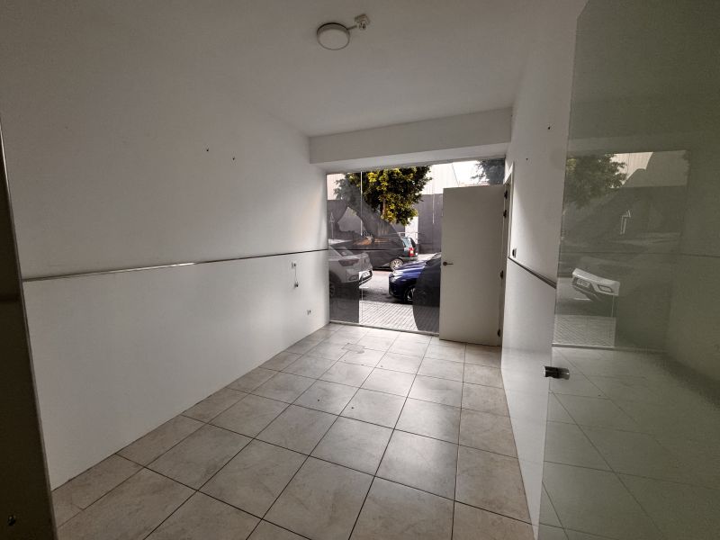 -EN ALQUILER- Local comercial en Ignacio Wallis