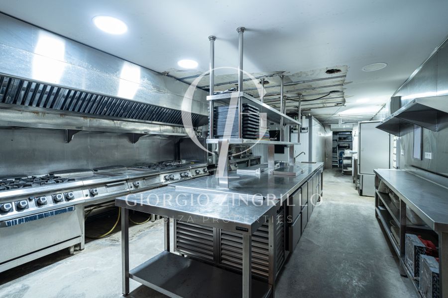 -EN VENTA- RESTAURANTE EN PRIMERA LINEA MAR CALA TARIDA
