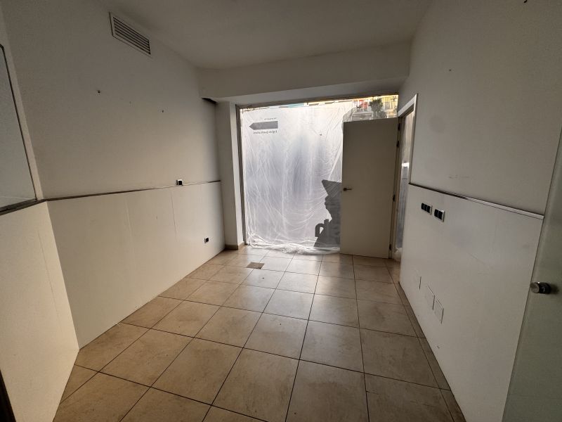 -EN ALQUILER- Local comercial en Ignacio Wallis