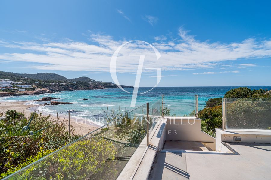 -EN VENTA- RESTAURANTE EN PRIMERA LINEA MAR CALA TARIDA