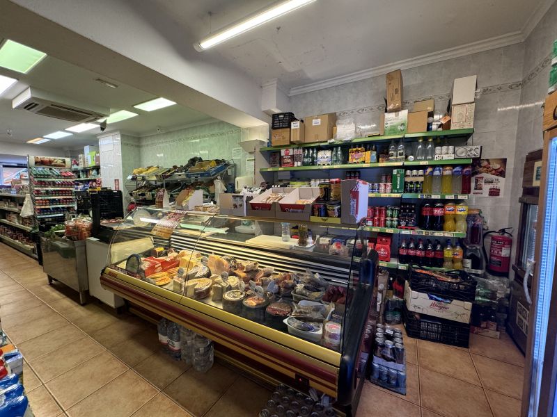 Supermercado en Av. España