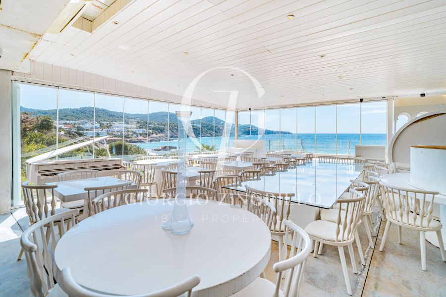 -EN VENTA- RESTAURANTE EN PRIMERA LINEA MAR CALA TARIDA