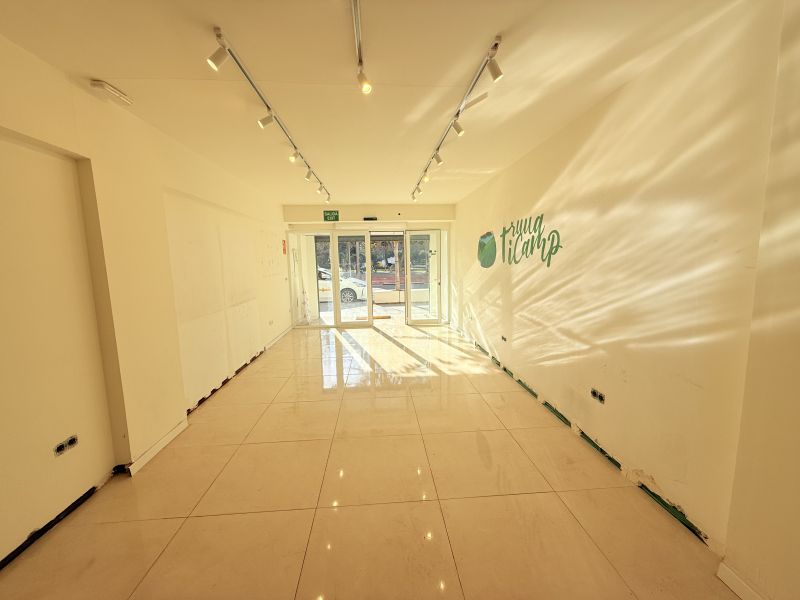 Local comercial con cuarto frio en Is. Macabich