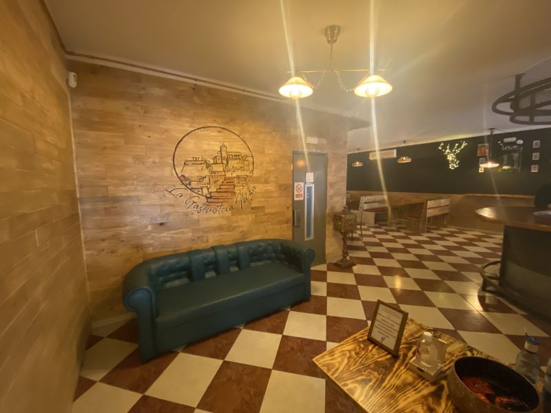 -EN TRASPASO- Bar restaurante en calle Bisbe Abad y Lasierra