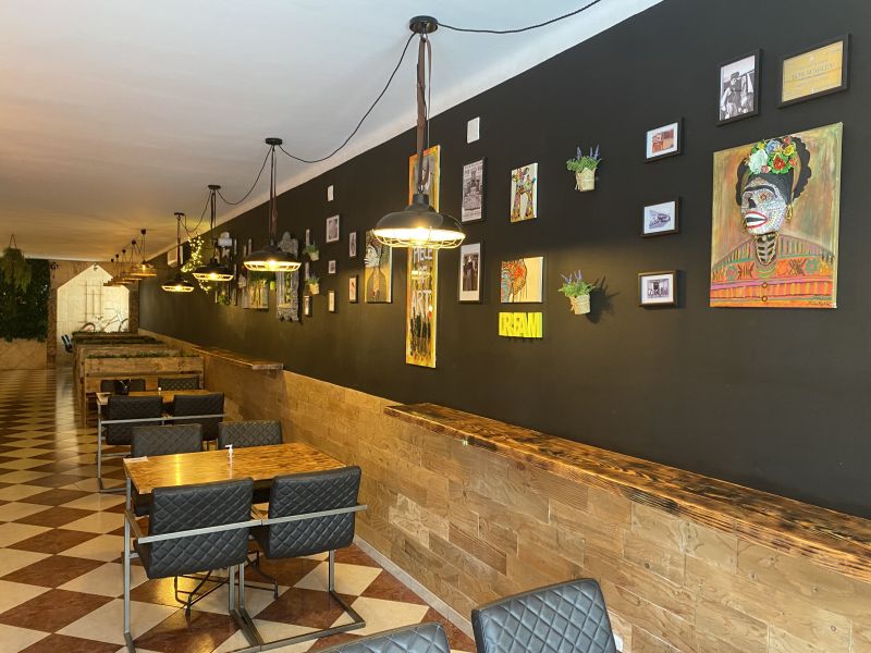 -EN TRASPASO- Bar restaurante en calle Bisbe Abad y Lasierra