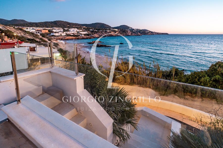 -EN VENTA- RESTAURANTE EN PRIMERA LINEA MAR CALA TARIDA