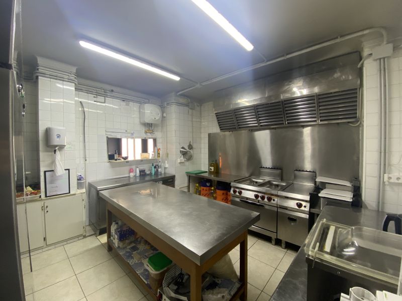 -EN TRASPASO- Bar restaurante en calle Bisbe Abad y Lasierra