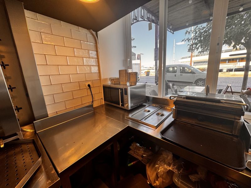 -EN TRASPASO- Local en Av. Andanes (primera linea puerto)