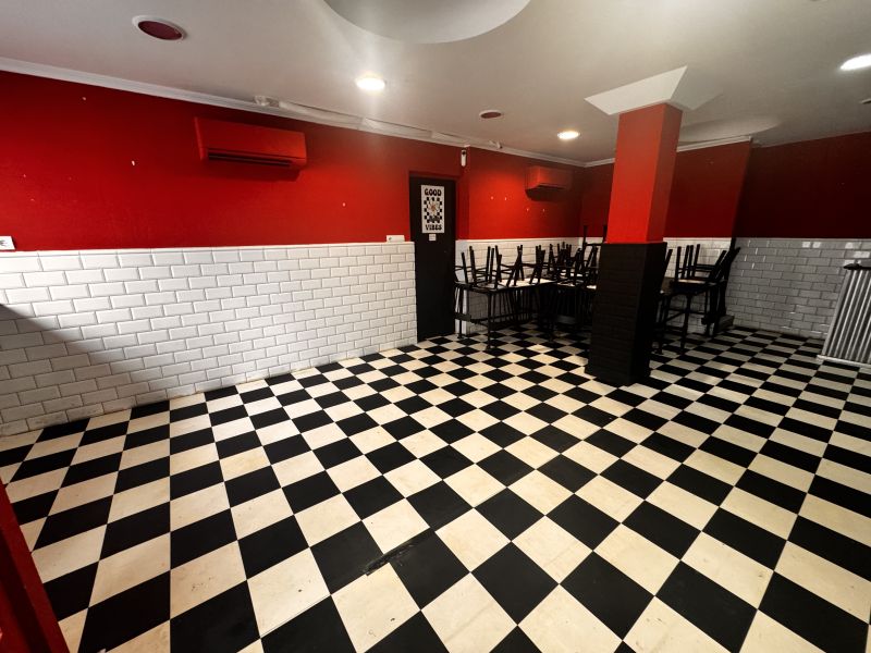 -EN ALQUILER- Restaurante en calle General Prim (San Antonio)