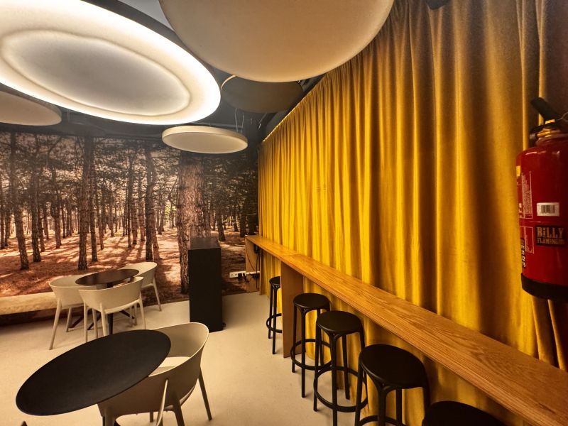 -EN TRASPASO- Cafe concierto en Vicent Orvay y Serra