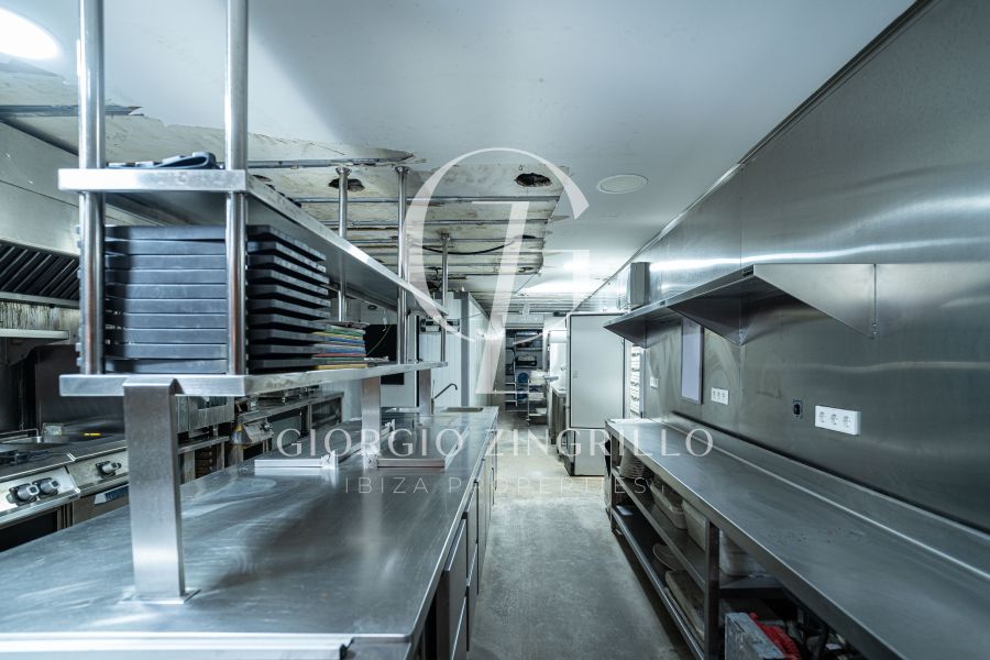 -EN VENTA- RESTAURANTE EN PRIMERA LINEA MAR CALA TARIDA