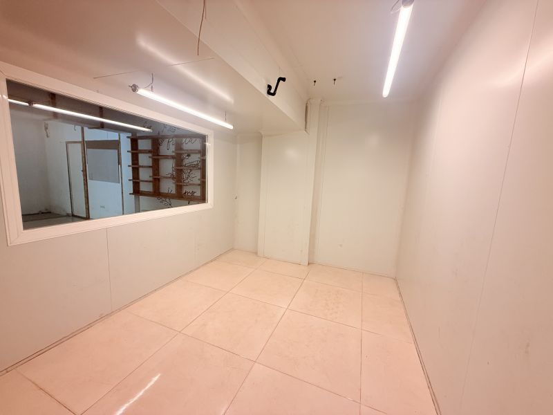 Local comercial con cuarto frio en Is. Macabich