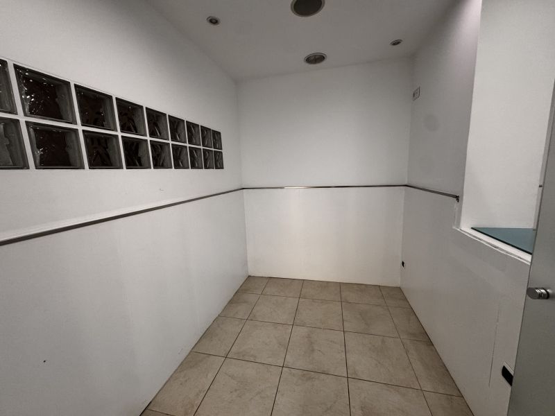 -EN ALQUILER- Local comercial en Ignacio Wallis