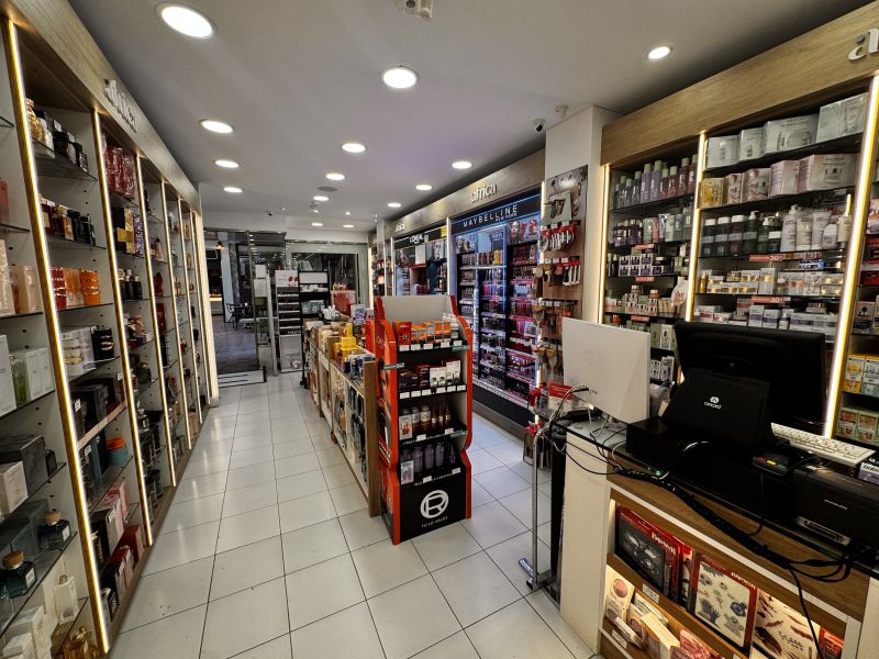 -EN TRASPASO- Local en pasaje Metge Antoni Serra