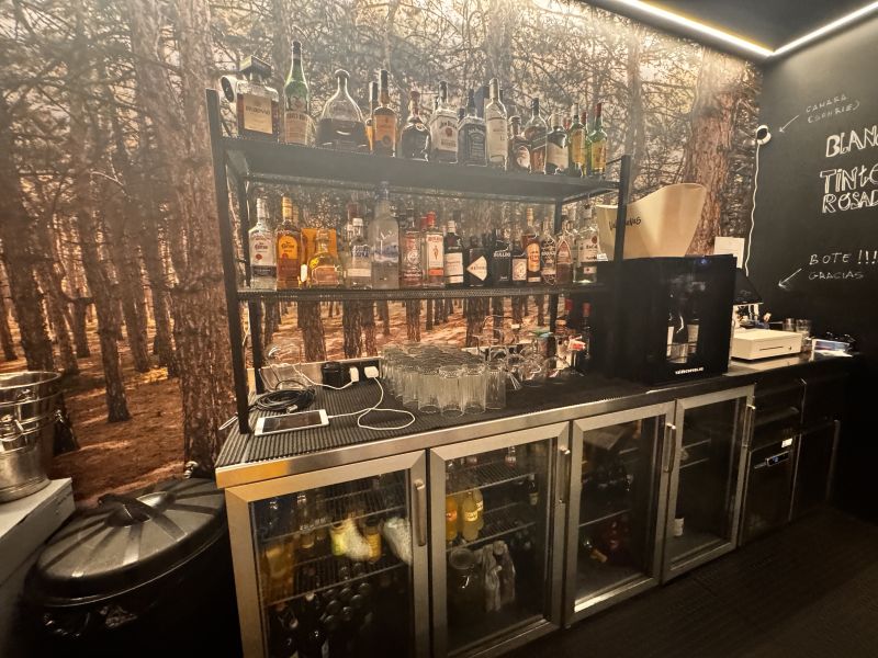 -EN TRASPASO- Cafe concierto en Vicent Orvay y Serra