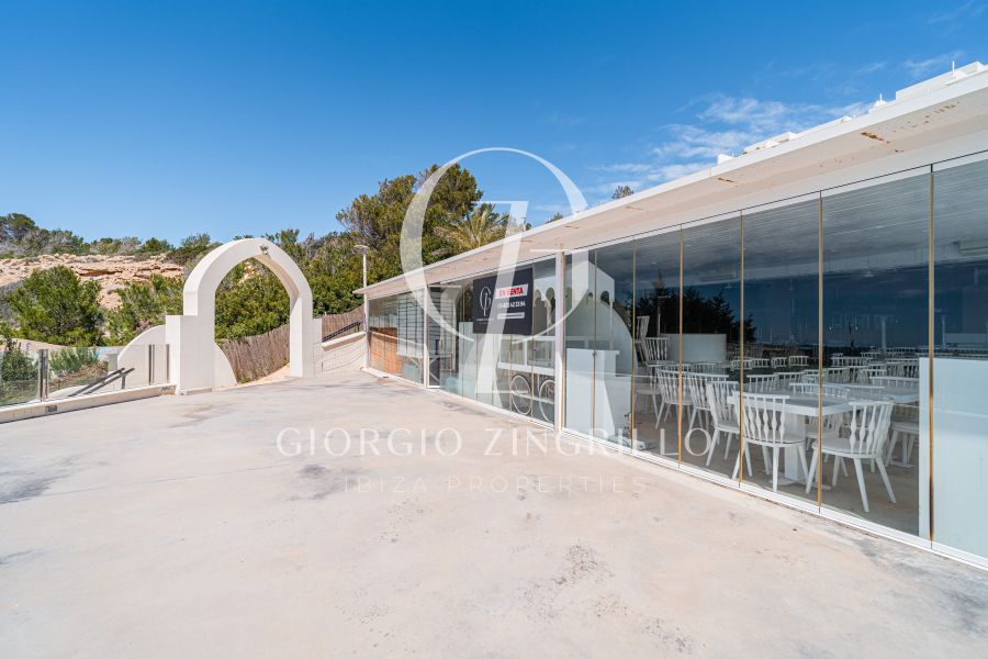 -EN VENTA- RESTAURANTE EN PRIMERA LINEA MAR CALA TARIDA