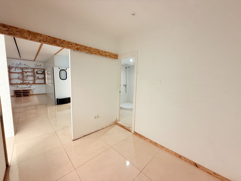 Local comercial con cuarto frio en Is. Macabich