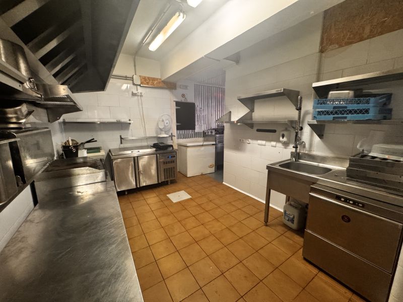 -EN ALQUILER- Restaurante en calle General Prim (San Antonio)