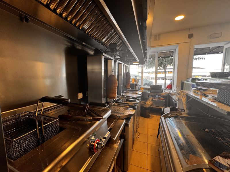 -EN TRASPASO- Local en Av. Andanes (primera linea puerto)