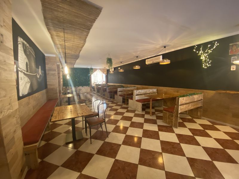 -EN TRASPASO- Bar restaurante en calle Bisbe Abad y Lasierra